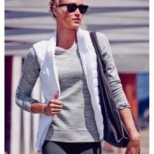ATHLETA Snowscape Crew Long Sleeve Gray Texture Top Stretch-Finger Holes Sz S